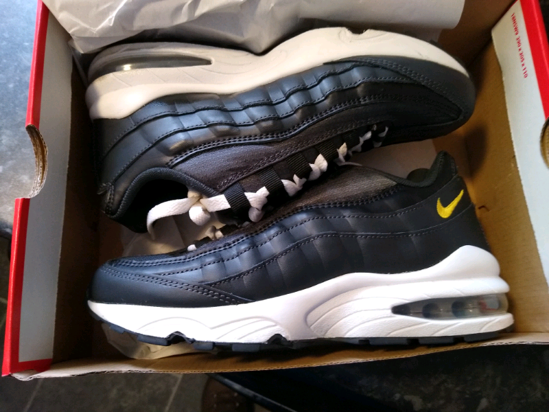 jd sports boys trainers